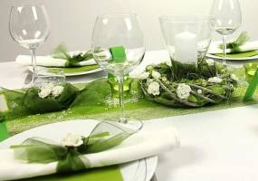 Tischdeko grün weiß Fest