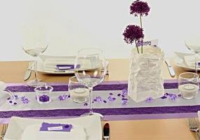 Tischdeko lila weiß Fest