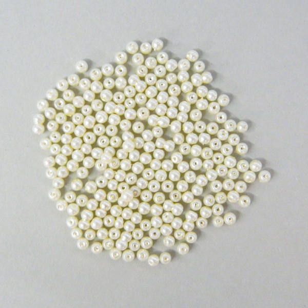 Glaswachsperlen 4 mm creme, 180 Stück, ca. 15 g
